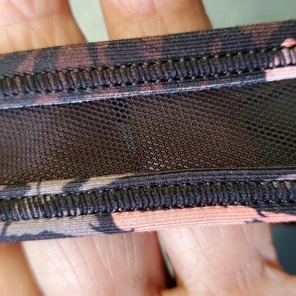 Lululemon crop top. Sports bra. Excellent condition, quality. No size tag S/M - Picture 8 of 11